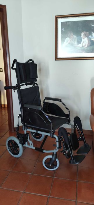 Cadeira de rodas reclinável como nova. Oferta de almofada anti escaras