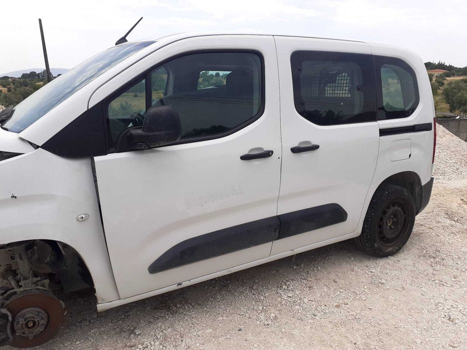 Porta Frente Esquerda com espelho Peugeot Partner / Citroen Berlingo 2023 em Stock