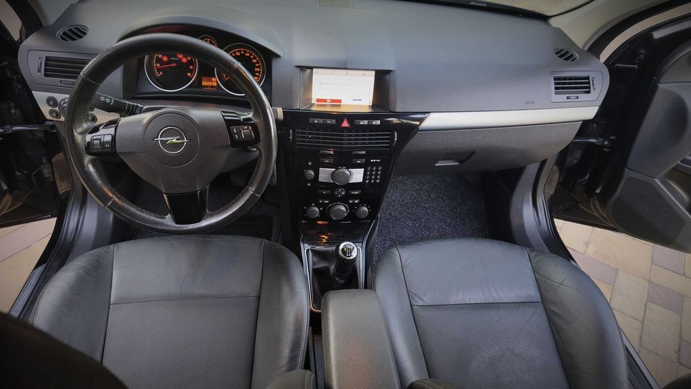 Opel Astra 2009р шкіра 1,6 бензин Без підкрасів Розмитнена Ідельний стан!