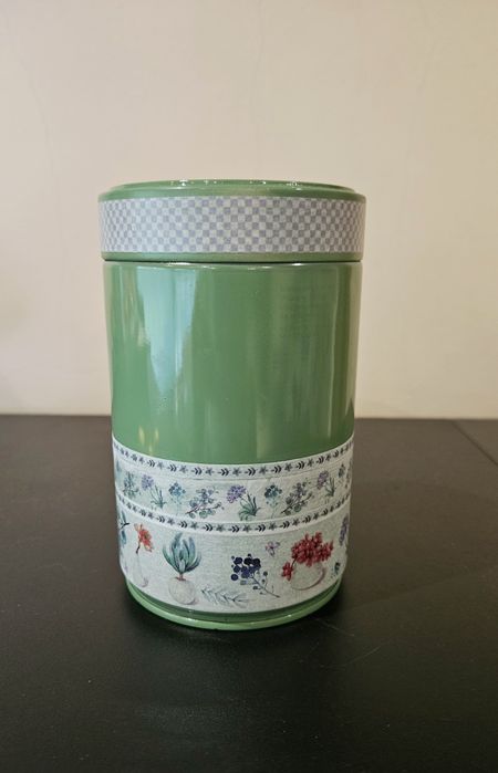 Lata com tampa verde azeitona