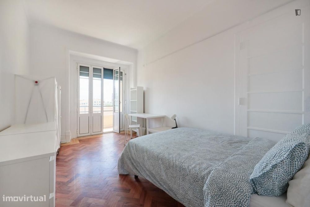 Quarto - localizado em Marquês de Pombal Lisbon
