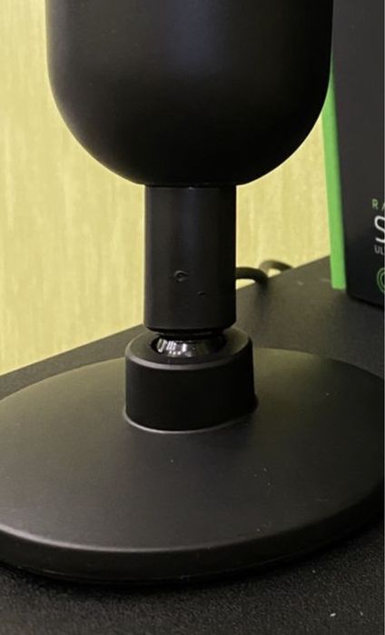 Микрофон Razer Seiren mini
