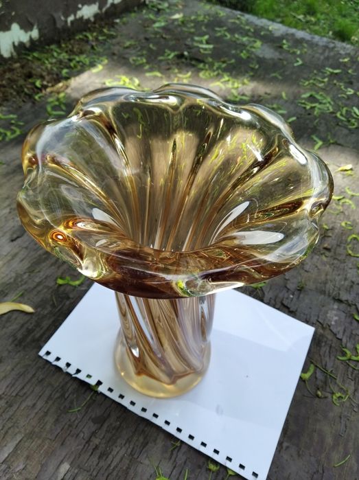 Ваза Чешская богемия стекло винтаж 60 - х жёлтая