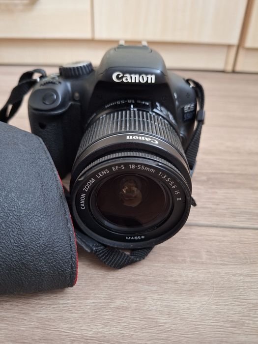 Canon EOS 550D + Obiektyw 18-55mm + Pokrowiec + Ładowarka + Instrukcja
