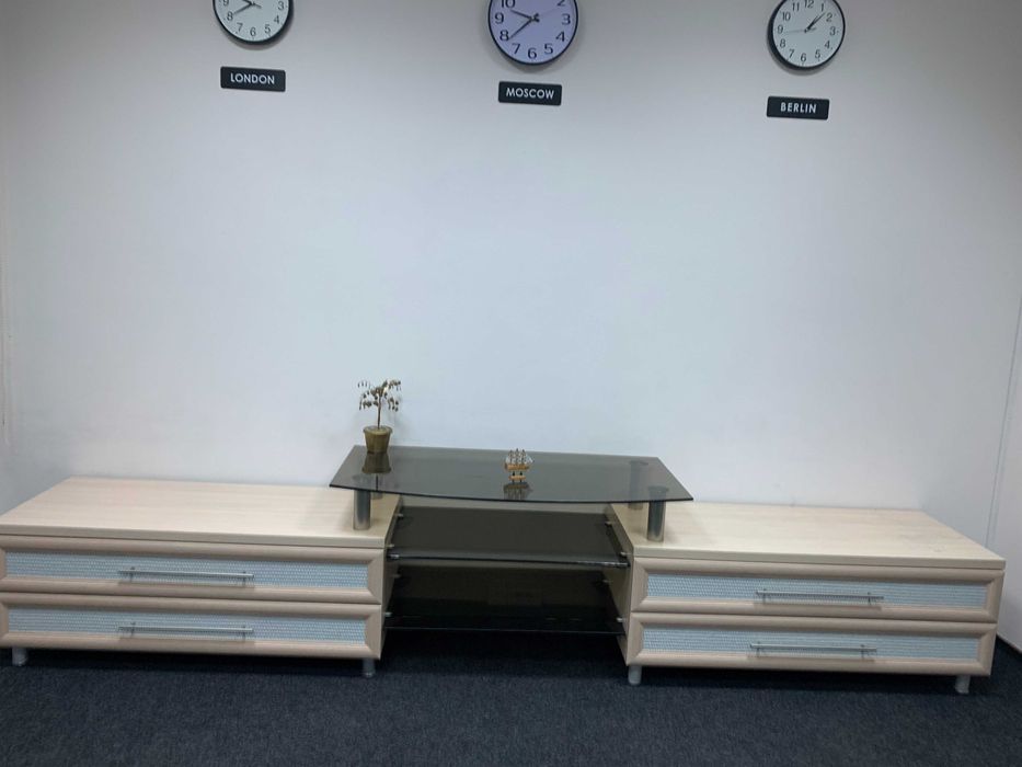 Тумбочка под технику, Италия