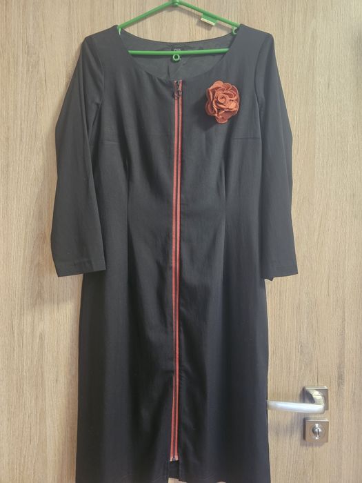 Sukienka czarna z zamkiem