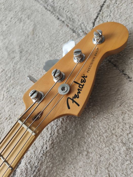 Fender standard Precision bass