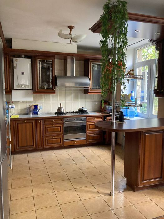 Продаж 4-к квартири вул.Набережна