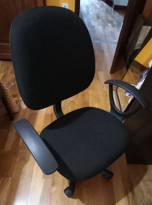 Secretária e cadeira