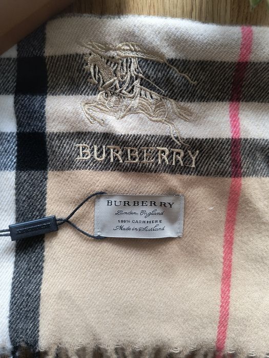 szalik burberry idealny na zimę i wiosne