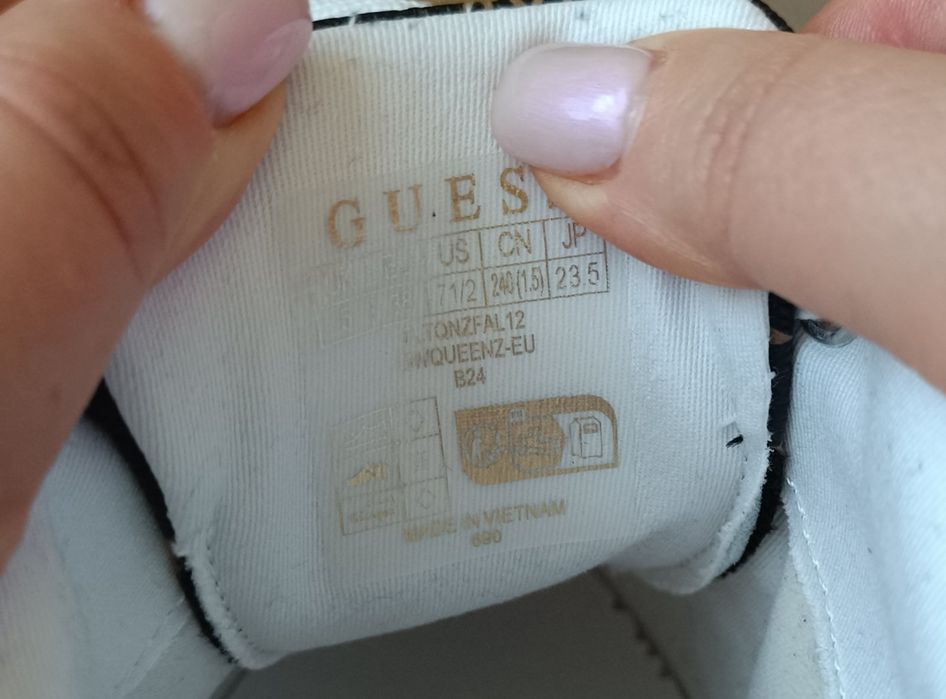 Кросівки жіночі Guess