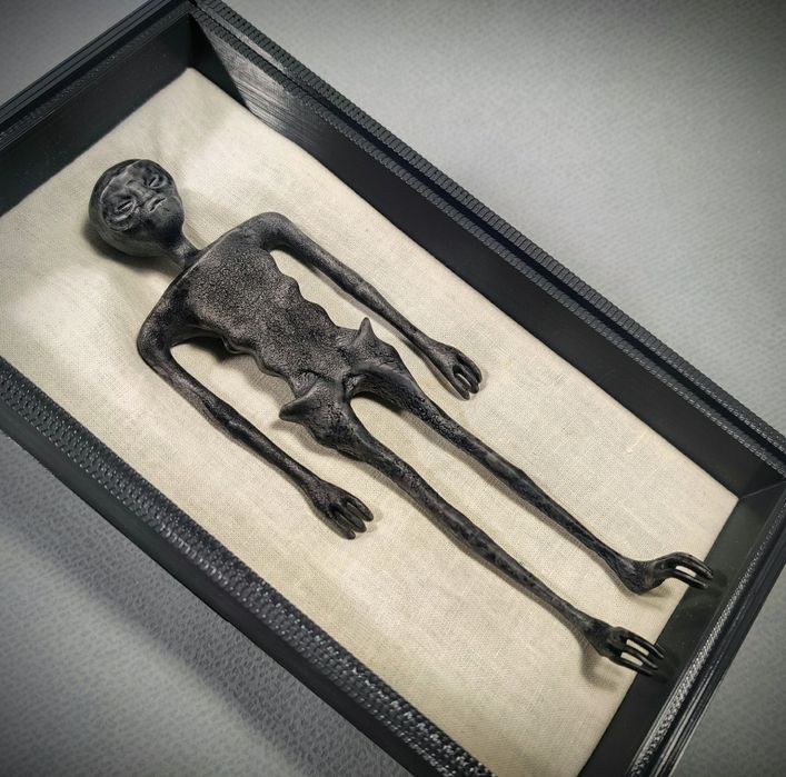 Figura Réplica de Múmia Alien de Nazca Premium