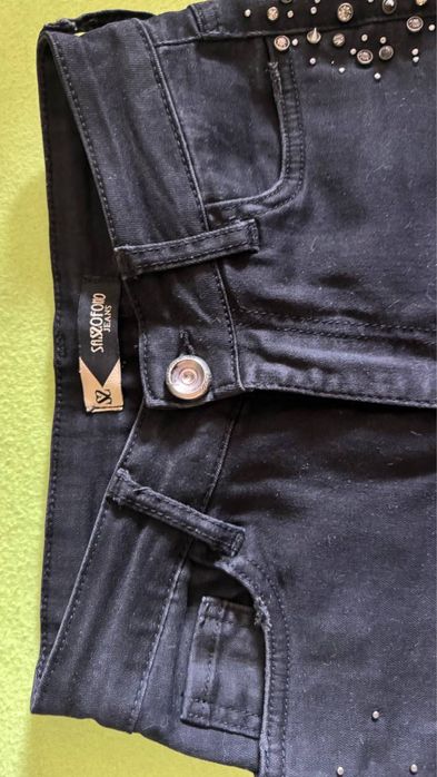 Оригінальні джинси з шипами