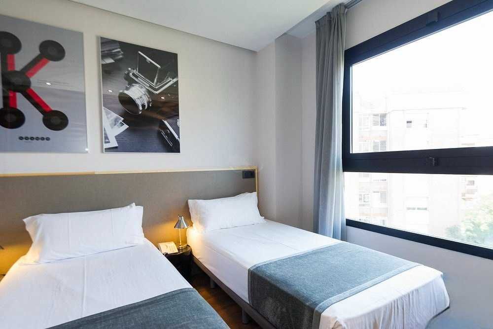 Продаж готелю. 24 номери. Висока дохідність. Льорет. Поруч Барселона