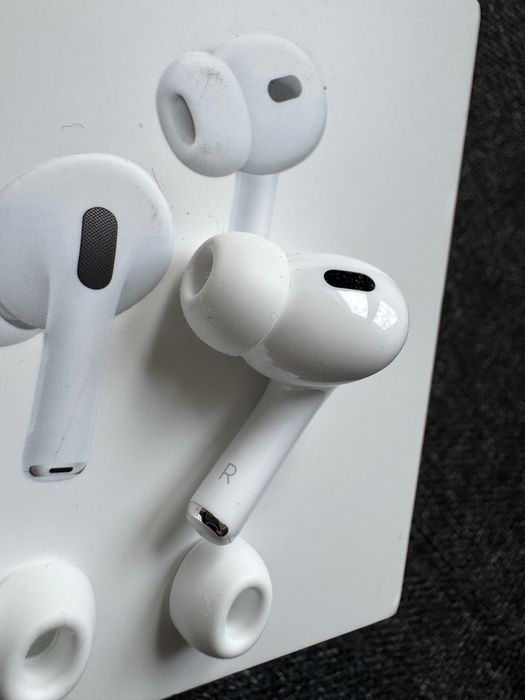 Lewa lub prawa słuchawka AirPods Pro 2 USB C