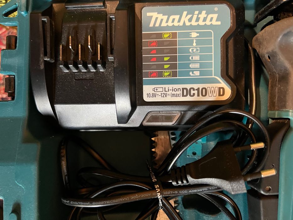 Сабельная пила Makita аккамуляторная JR103D