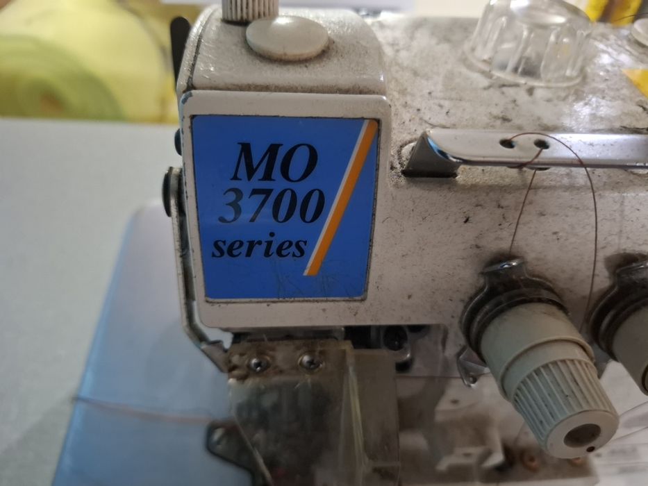 Maquina de corte e cose 2 agulhas