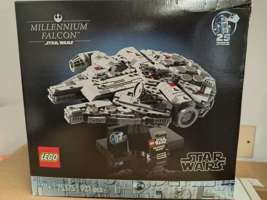 Lego Millennium Falcon 75375 : 921 Peças - Caixa Selada