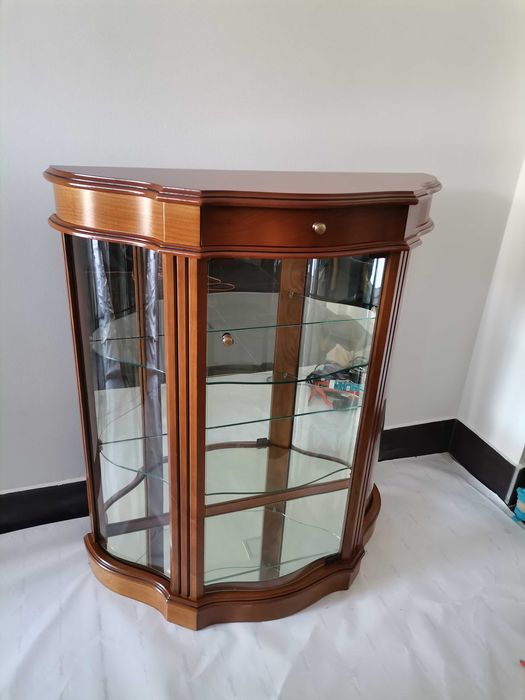 Vitrine em Madeira como Nova
