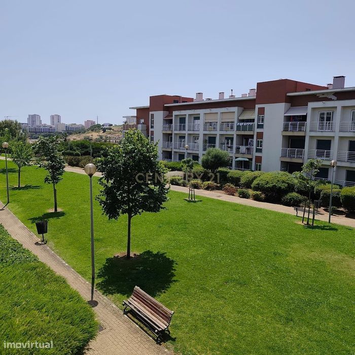 Apartamento T3 com 2 Box e 2 Suítes. Vista Panorâmica em Oeiras