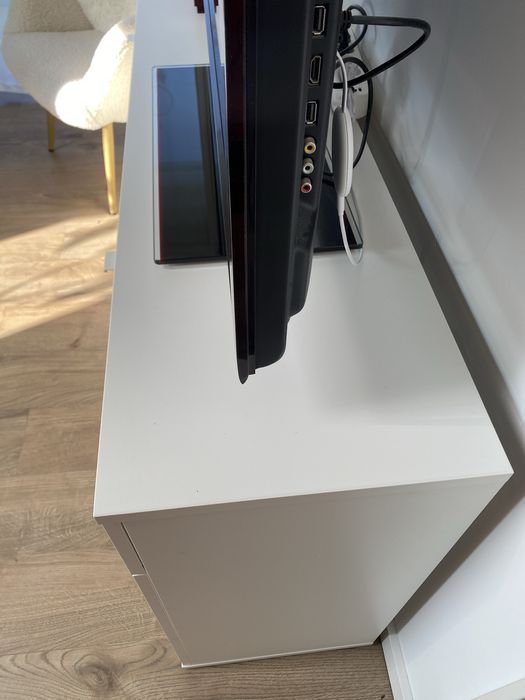 IKEA, kredens vihals