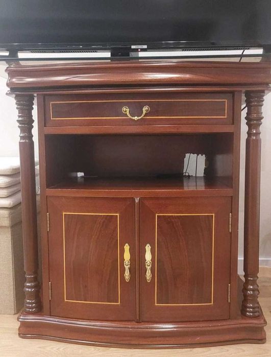 Móvel de televisão e garrafeira