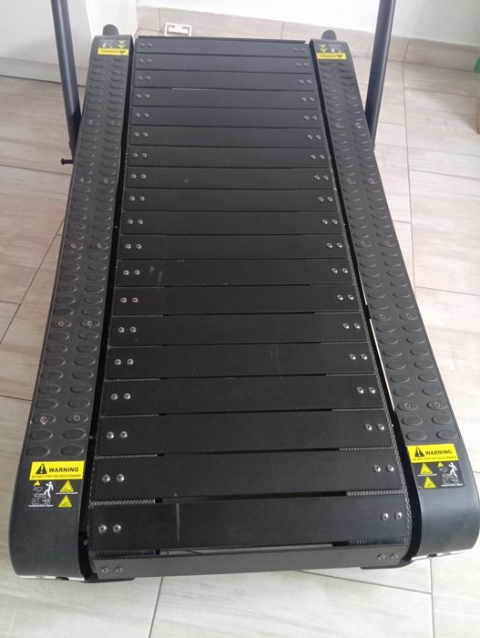 Bodytone Assault Runner – Passadeira Curva Profissional