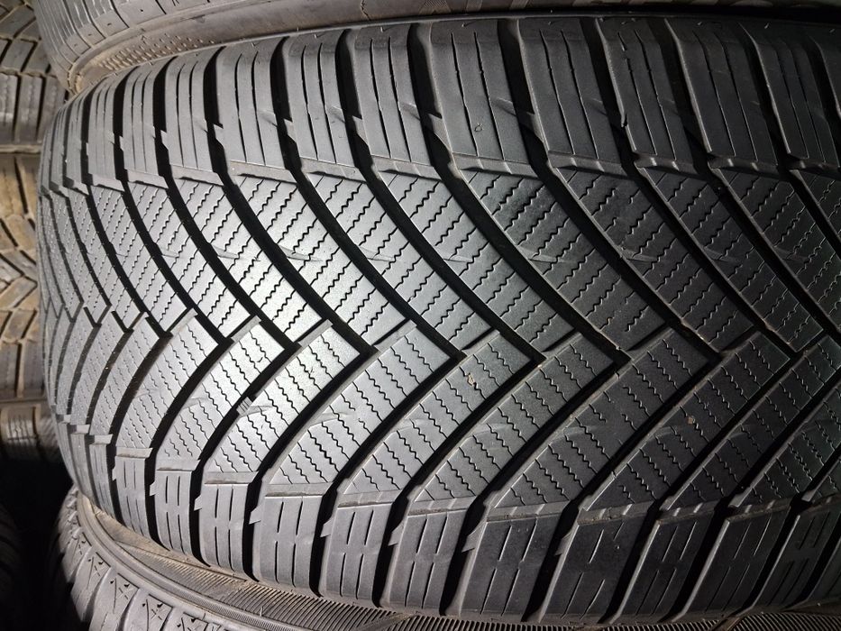 235/45 R18 Minerva шини б/в всесезонні