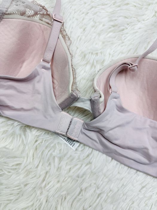 Biustonosz usztywniany 75B bladoróżowy