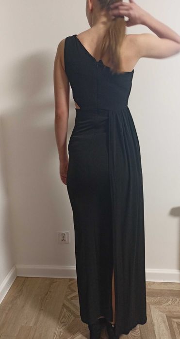 Sukienka długa czarna studniówka