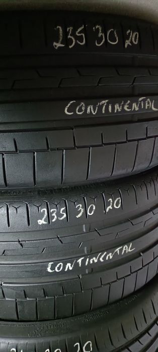 Pneus  235/30/20