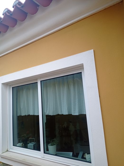 Janelas de alumínio branco