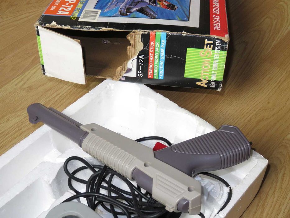 Family Game que lê cartuchos Nintendo NES já com 168 jogos na memoria