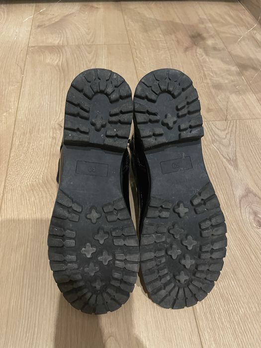 Czarne lakierowane botki / trapery – rozmiar 39