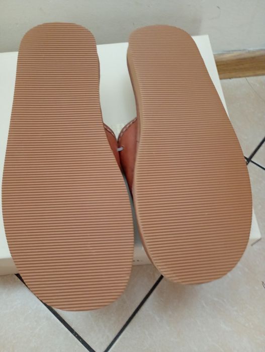 Nowe pantofle damskie