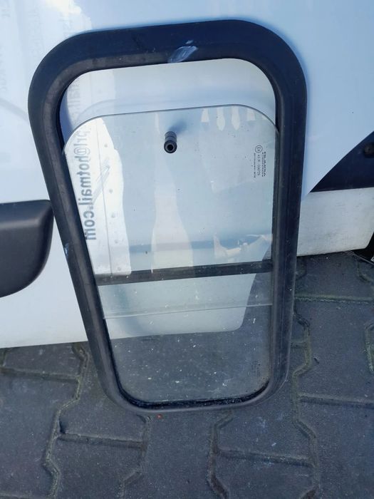 Szyba ściany grodziowej Fiat Ducato 10r
