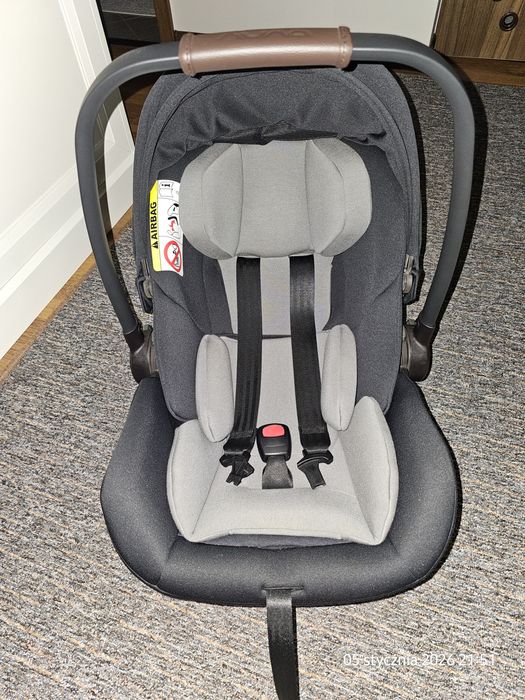 Fotelik samochodowy / nosidełko Nuna Arra Next (40-85 cm) z bazą