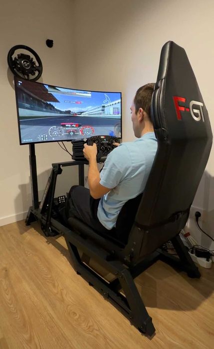 Cockpit SimRacing Next Level Racing F-GT + Suporte p/ 1 ou 3 Monitores