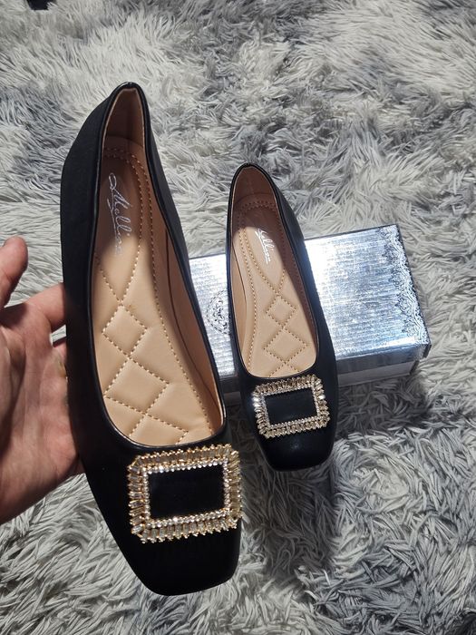 Eleganckie czarne baleriny z błyszczącą klamrą 38
