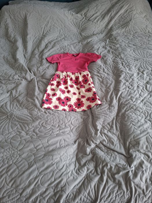 Dwie letnie sukienki dla dziewczynki.