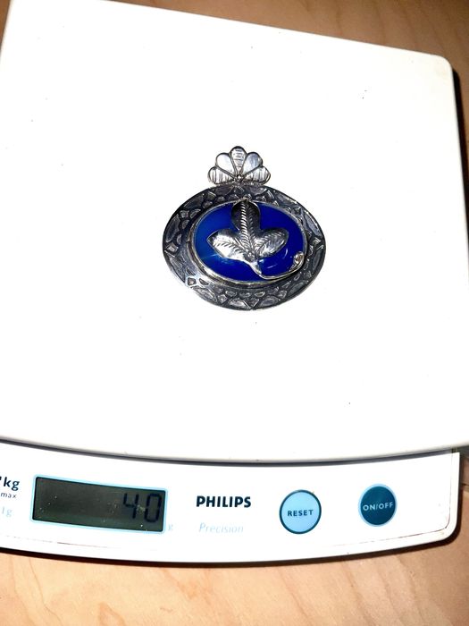 Pendente em prata e pedra azul marinho