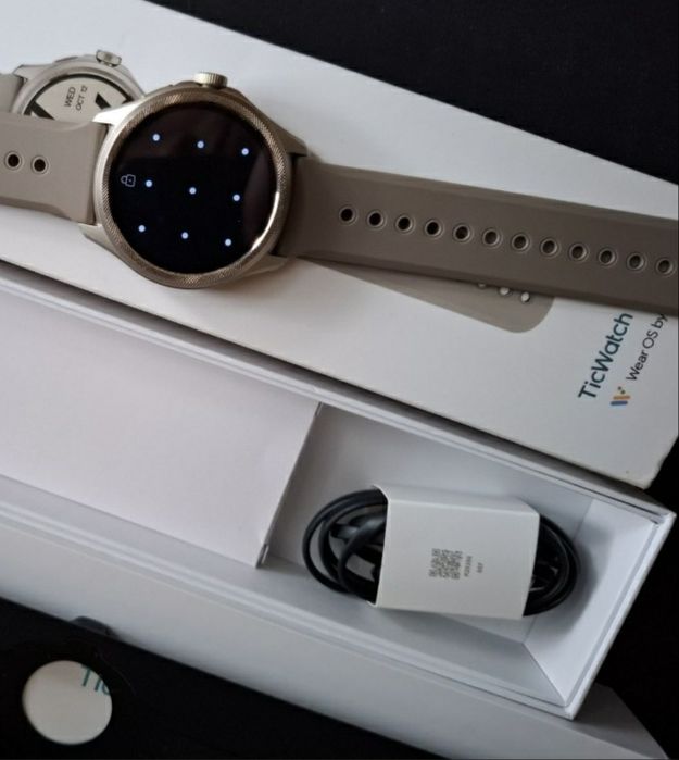 Продається смарт годинник Mobvoi Tic watch 5 pro.