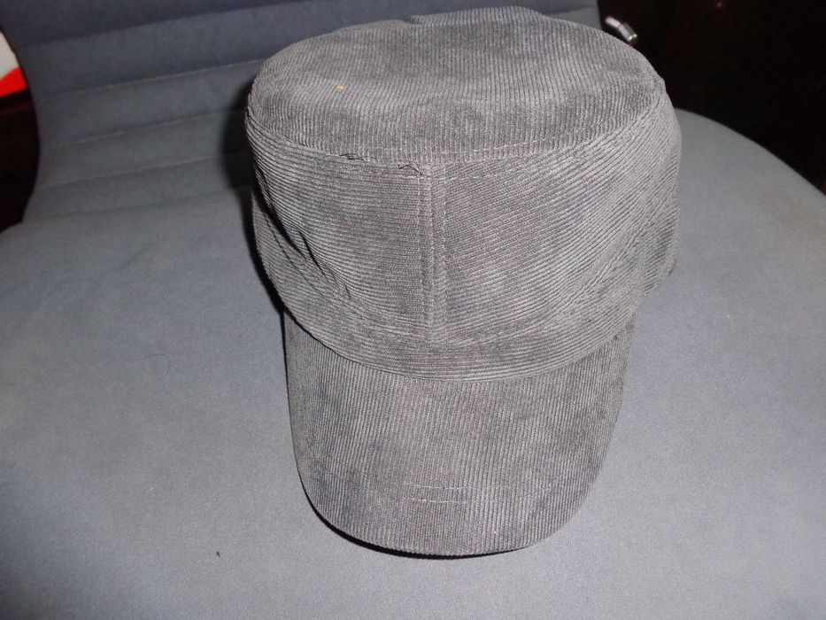 Czapka nowa ze sztruksu z daszkiem z regulacją