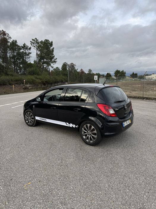 Opel Corsa 1.2 Black Edition Poucos Quilómetros Como Novo