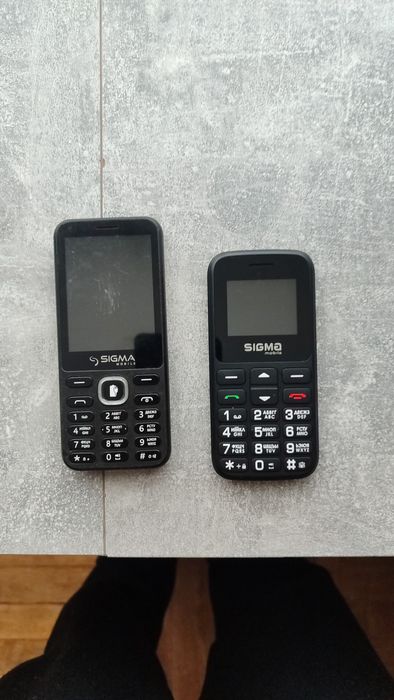 Продам телефон  працює тільки 2