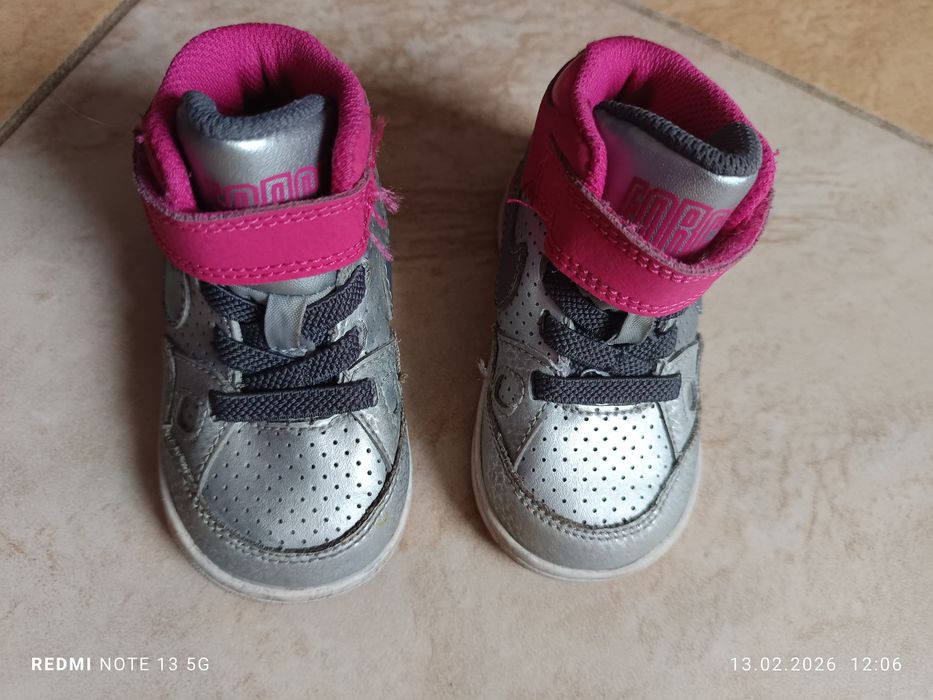 Butki Nike r. 19.5