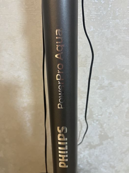 Продам аккумуляторный ручной пылесос PHILIPS PowerPro Aqua