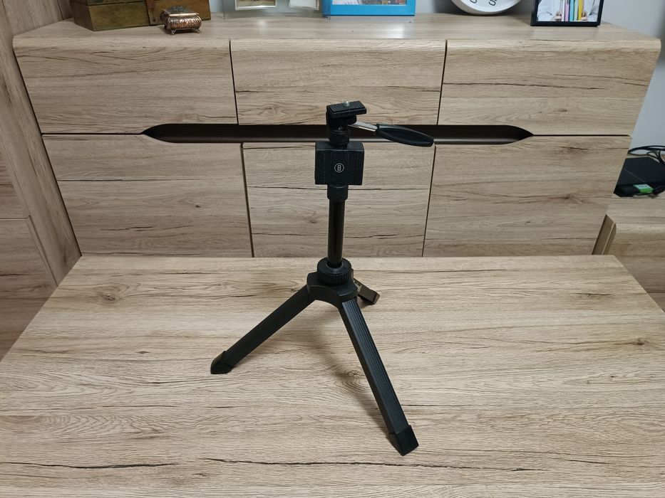 Profesjonalny uchwyt samochodowy Bushnell na szybę – do lunety, lornet