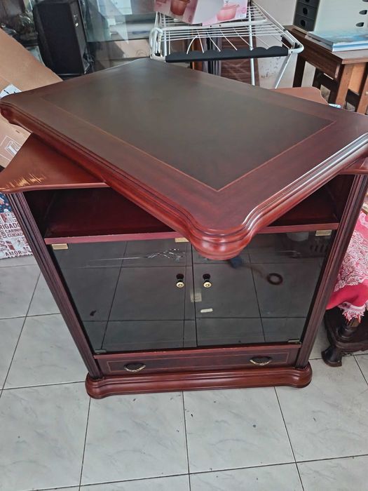 Móvel para tv em mogno