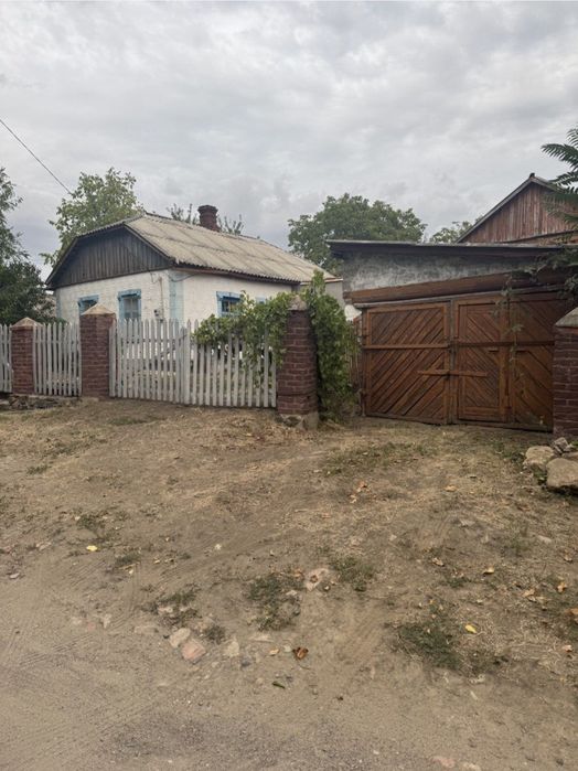 Продам будинок на великій ділянці 10 соток,район колледжу